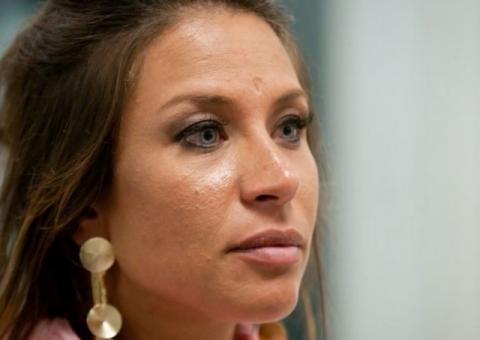  Ex-Panicat nega ser ela em fotos de sexo, mas amigos fazem 'bolão'