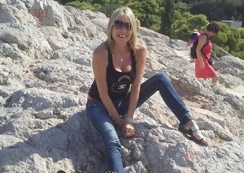 Desiludida, mulher se vende na internet: "Usada, mas em boas condições"