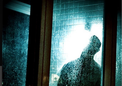 Débora Nascimento provoca fãs com foto de José Loreto no banho