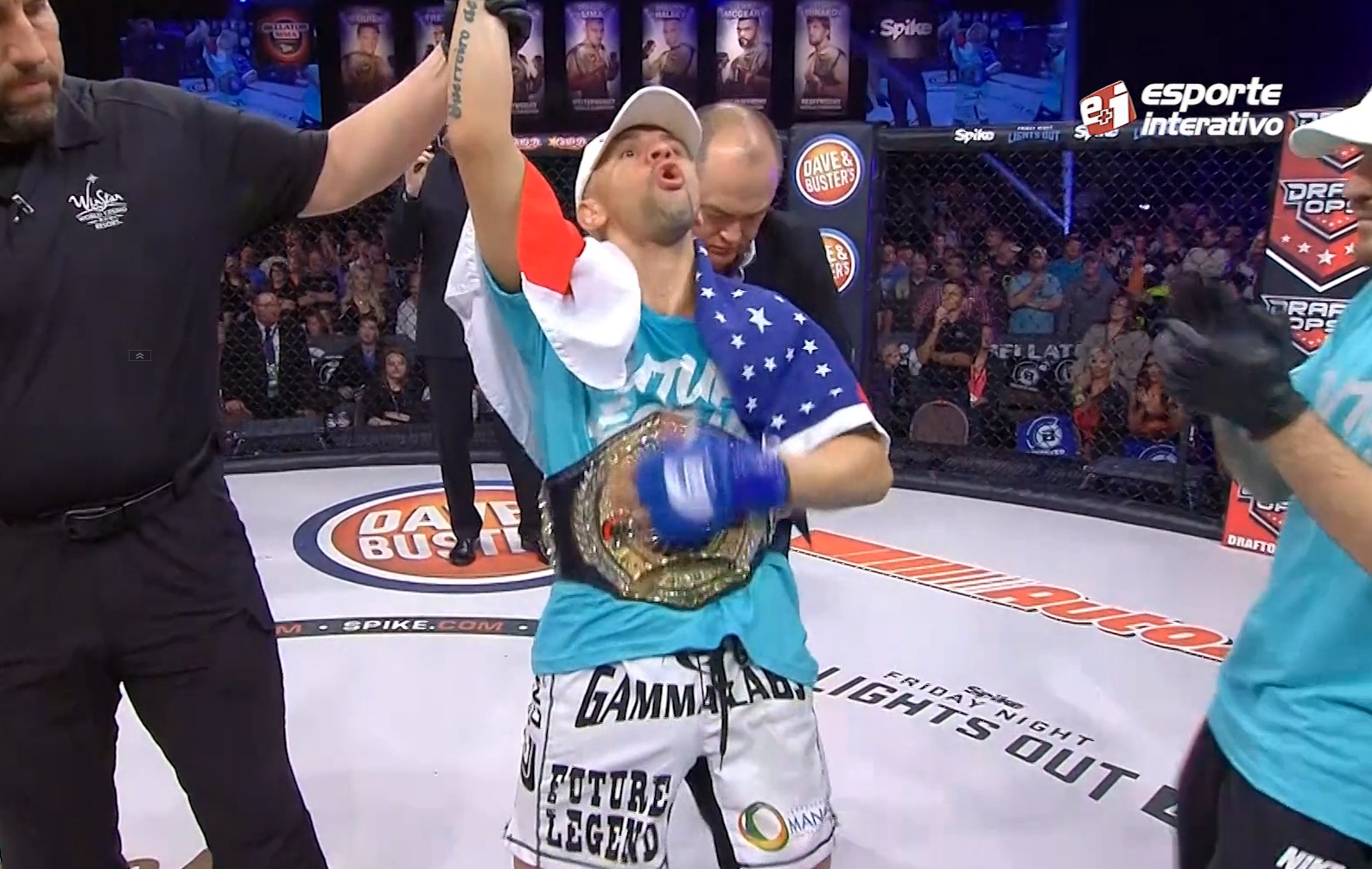 Manauara Marcos 'Loro' tira cinturão de americano em evento de MMA nos EUA