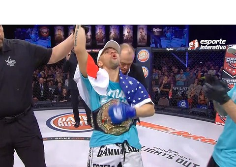 Manauara Marcos 'Loro' tira cinturão de americano em evento de MMA nos EUA