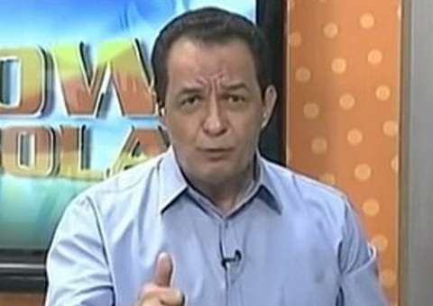 Jornalista Lourival Santos xinga o lateral Maicon de macaco