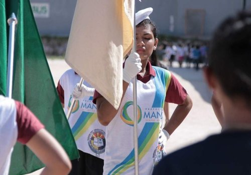 Alunos da rede municipal participam de desfile cívico na zona Leste