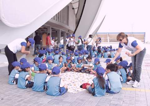 Escola municipal leva crianças para visitar Arena da Amazônia