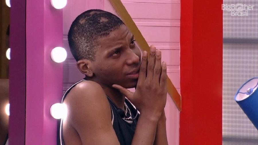 Em atitude inédita, assessoria abandona Lucas do BBB21 após ‘surto’