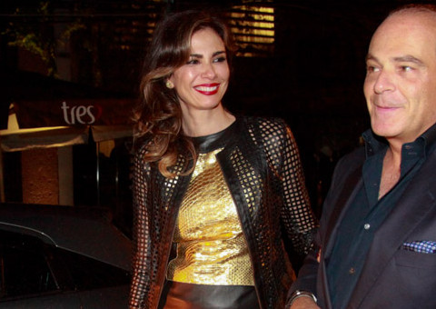  Luciana Gimenez chega ostentando em carrão de mais de R$ 2 milhões