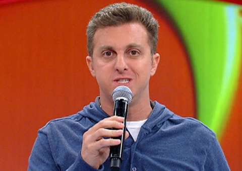 Luciano Hulk vira piada na internet após alfinetada em Marcos Mion