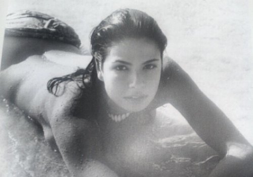 Luciana Gimenez aparece de topless em foto antiga