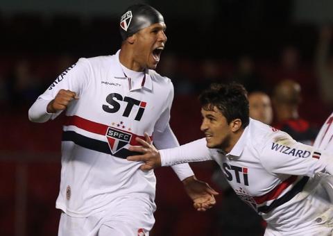 Com lesão, Luis Fabiano vira baixa contra líder Cruzeiro