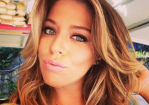 Luma Costa mostra pela primeira vez rostinho do filho