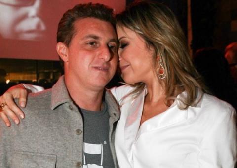  Sem Angélica, Luciano Huck recebe chamego de Claudia Leitte