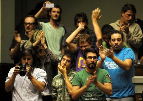 Uruguai é primeiro país do mundo a legalizar maconha