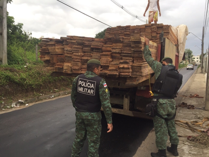 18 metros cúbicos de madeira ilegal são apreendidos na AM-070