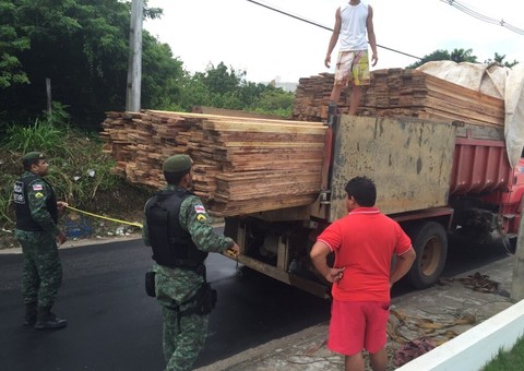 18 metros cúbicos de madeira ilegal são apreendidos na AM-070