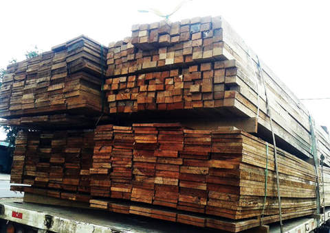 Policia Ambiental apreende 36 m3  madeira ilegal  