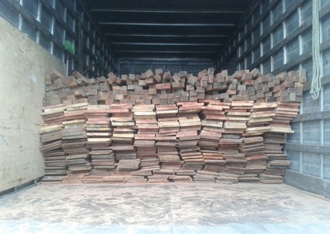 Batalhão Ambiental apreende 8 m³ de madeira serrada na Panair