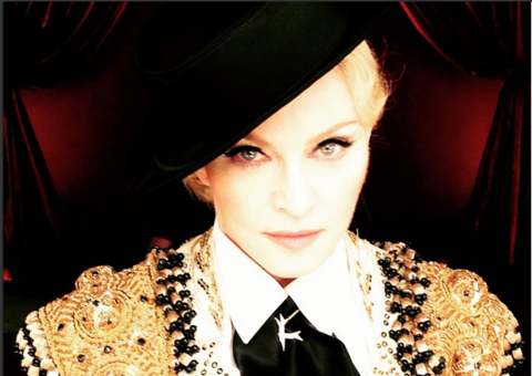 Vídeo mostra momento da queda de Madonna no Brit Awards 2015