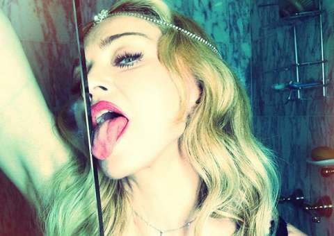 Madonna faz faxina em casa e posta foto em Instagram