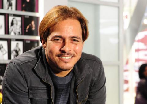 Ator diz que é bissexual e que já pegou seguranças da Globo