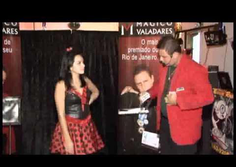 Mágico perde a cabeça e xinga crianças em evento