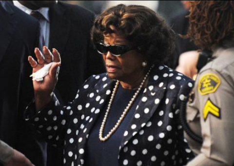 Mãe de Michael Jackson deverá pagar US$ 800 mil à produtora AEG