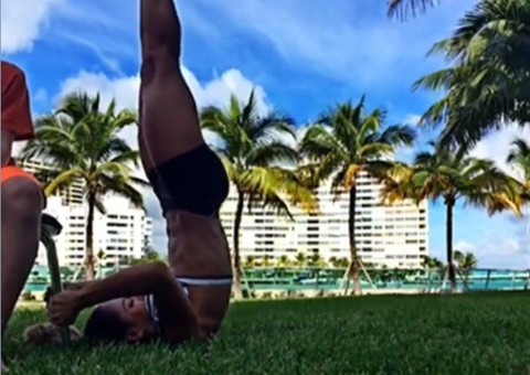 Mayra Cardi topa tudo mas não deixa de praticar exercícios 