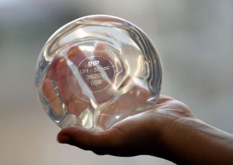 Empresa que certificou implantes mamários defeituosos é julgada