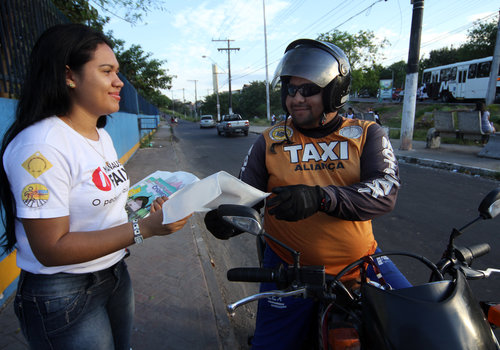 Lições de trânsito seguro é intensificado na frente das escolas