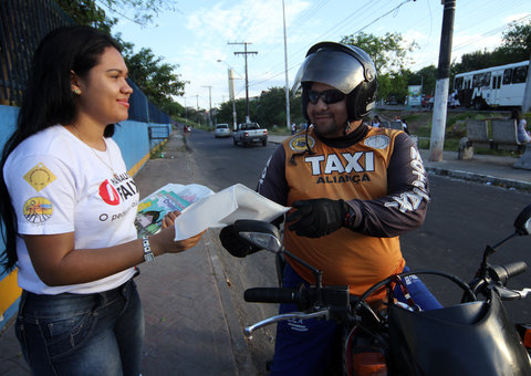 Lições de trânsito seguro é intensificado na frente das escolas