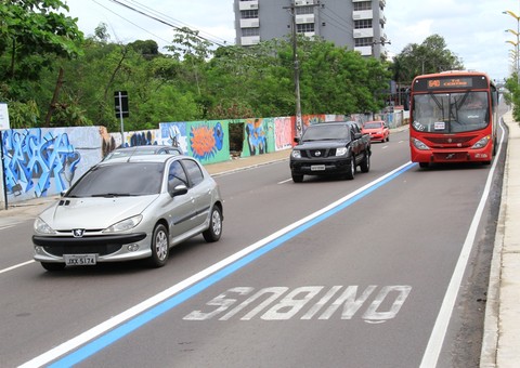  Ônibus que tansitarem na faixa central da Constantino Nery serão multados