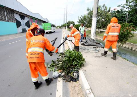 Prefeitura intensifica limpeza no entorno da Arena da Amazônia