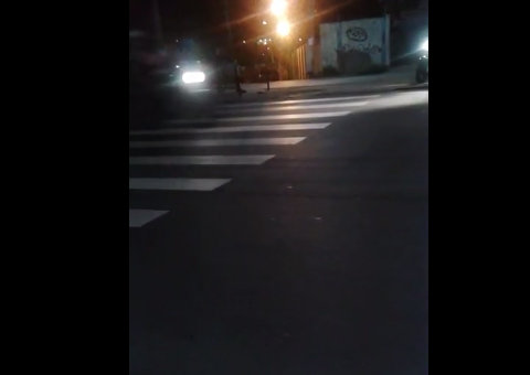 Morador flagra motociclistas fazendo retorno proibido na Grande Circular