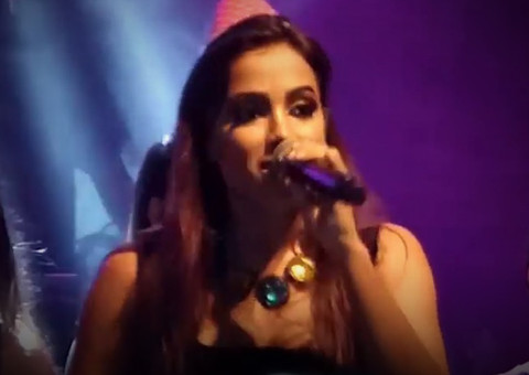 Vídeo mostra como foi o encerramento do show da Anitta em Manaus; teve até surpresa