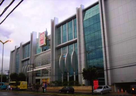 Casal assalta três lojas no Manaus Plaza Shopping