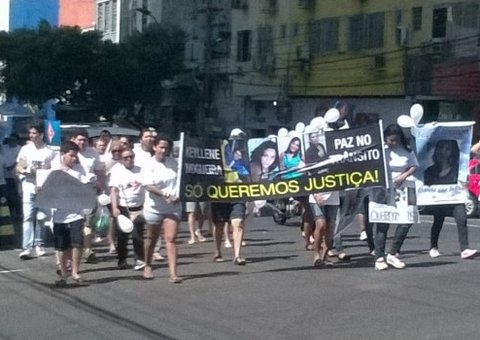 Familiares e vítimas de acidentes fazem manifestação