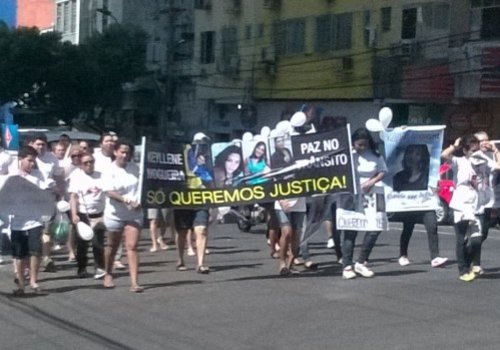 Familiares e vítimas de acidentes fazem manifestação