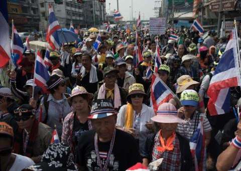 Disparos contra manifestantes deixam feridos na Tailândia