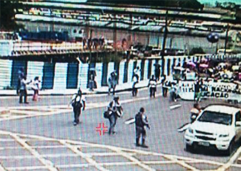 Professores em manifestação se dirigem à Aleam