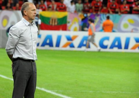 Após empate, Mano diz que falta novo armador ao Fla