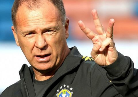 "Brasil também ganharia a Copa comigo", diz Mano Menezes