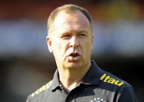 Mano Menezes anuncia que é novo técnico do Flamengo