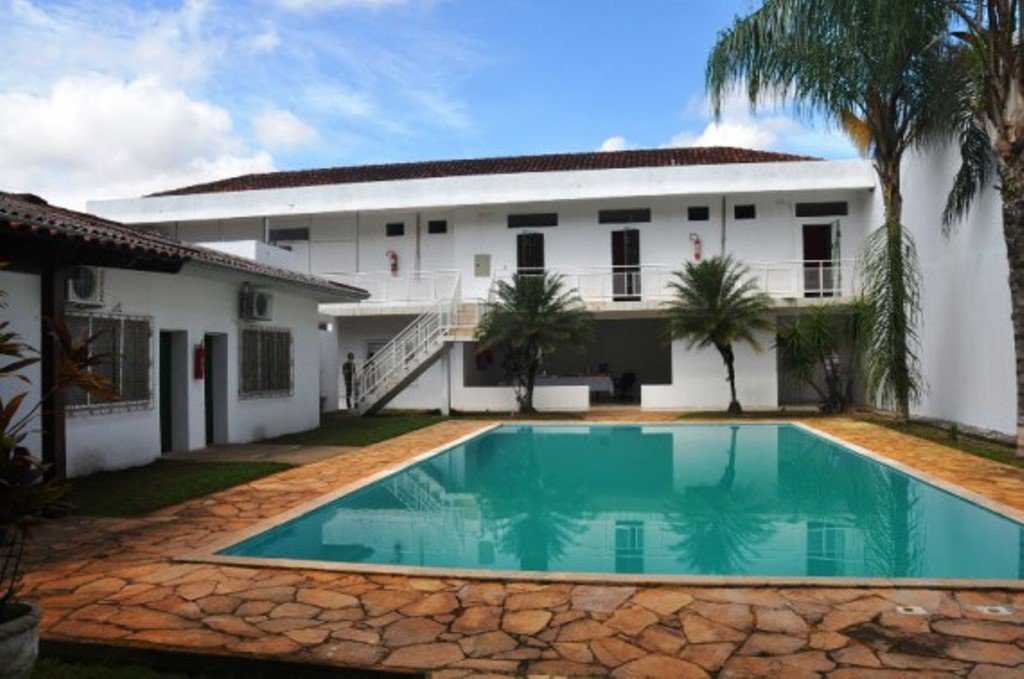 Governo de Rondônia aluga mansão com piscina para meninas infratoras