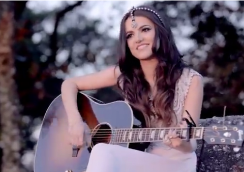 Manu Gavassi lança clipe de "Clichê de Adolescente", assista