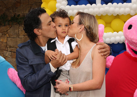  Eliana se reúne com ex marido para comemorar aniversário do filho