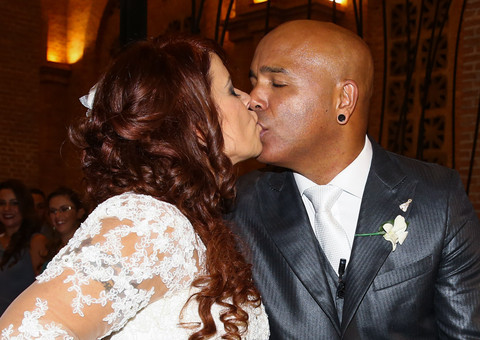  Após 30 anos de relacionamento, cantor sertanejo Rick finalmente se casa