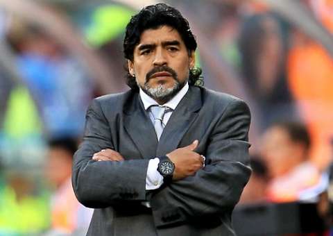 Ex-mulher de Maradona revela que argentino usou drogas pela primeira vez na Espanha