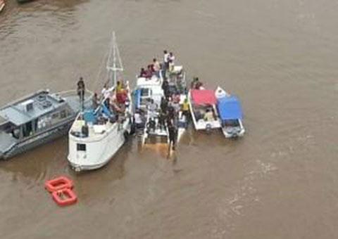 Barco com capacidade para 25 pessoas naufraga com 80 no Pará