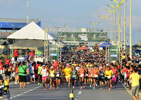 Quatro mil pessoas participam de meia maratona