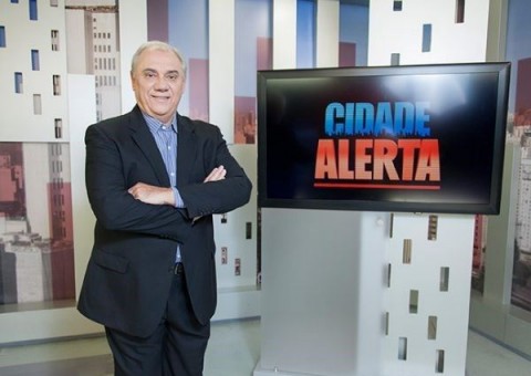 Fenômeno de audiência, Marcelo Rezende renova com Record até 2020