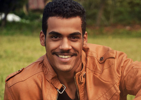 Ator de "Em Família" continua morando em favela carioca